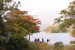 ↑色付きが進んでいる木は撮影スポットとなっています。(2017.10.9)